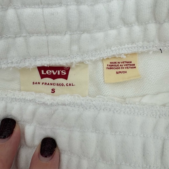 Levi’s Pride “Equality Never Goes Out of Style” Shorts - Size Small - Unisex - Picture 8 of 8